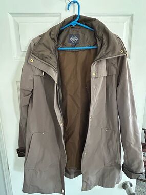 St John’s Bay Womens Hooded Rain Jacket in Taupe size small